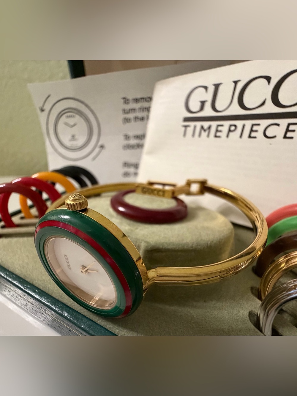 Near Mint~Gucci Signature Bezel Bangle Bracelet Watch with Box/Paper